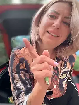 roouse – webcam model profile photo Image 2