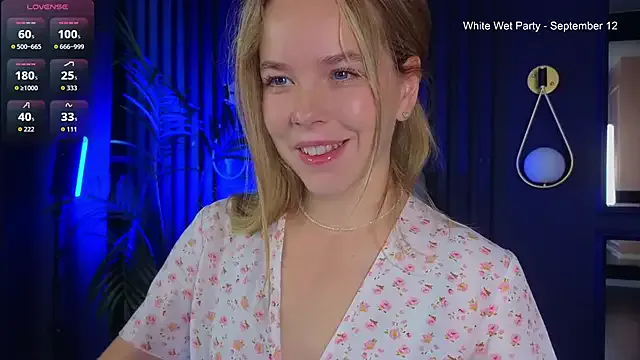MaeAnna – webcam model profile photo Image 13