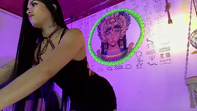 Take1668 – webcam model profile photo Image 4