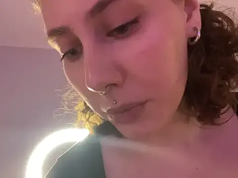 Molli_Luv chat room preview