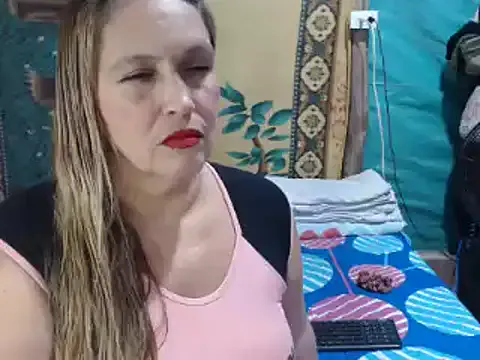 someone_sweet – webcam model profile photo Image 11