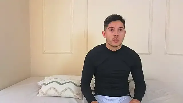 Benjamin_show – webcam model profile photo Image 13