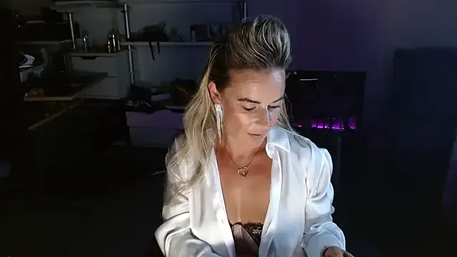 anna_ross_ – webcam model profile photo Image 2