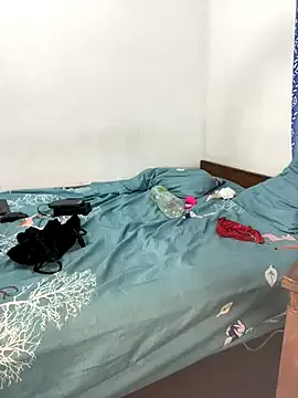 roouse – webcam model profile photo Image 3