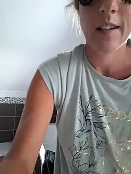 DeliaMarlow – webcam model profile photo Image 13