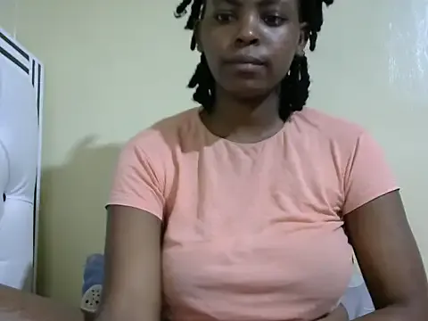 roouse – webcam model profile photo Image 19