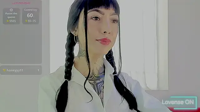 NinaVall – webcam model profile photo