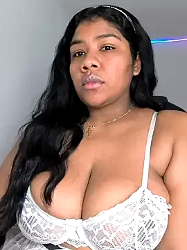 zui_lu – webcam model profile photo Image 3