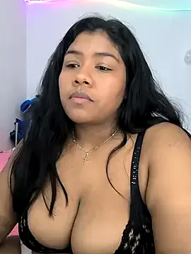 zui_lu – webcam model profile photo Image 5