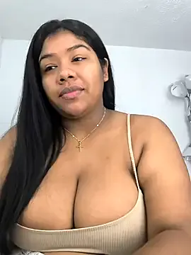 zui_lu – webcam model profile photo Image 6