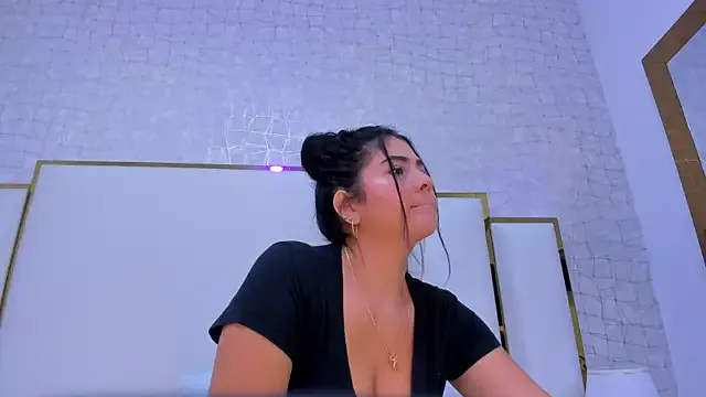 Karmiuss – webcam model profile photo Image 10