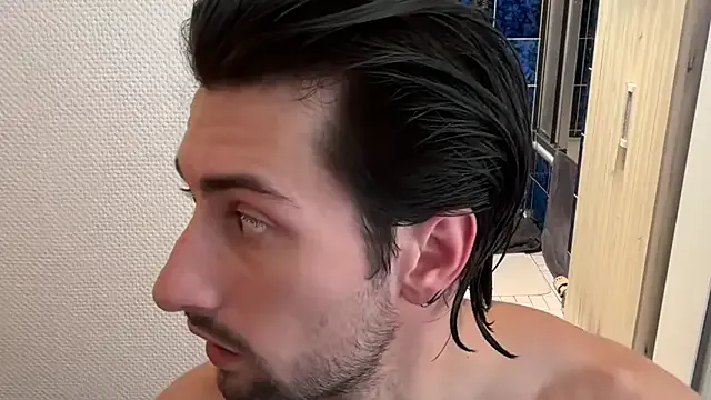 MaximoBenetti – webcam model profile photo Image 2