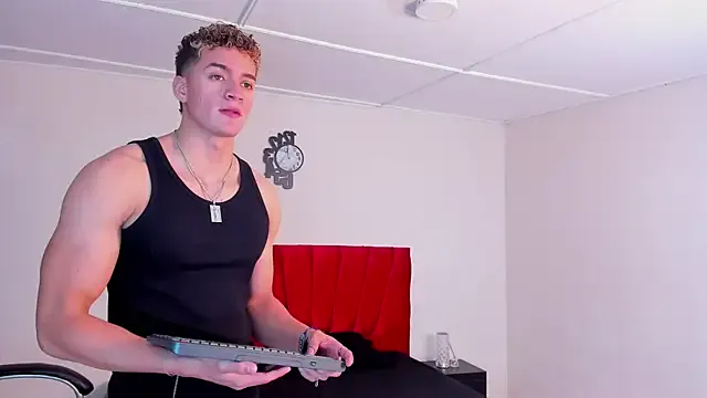 trainwithme – webcam model profile photo Image 5