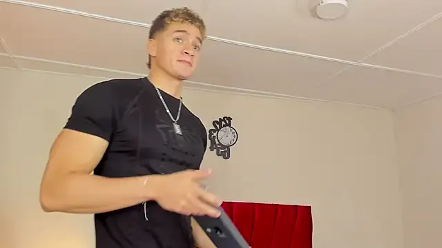 trainwithme – webcam model profile photo Image 7