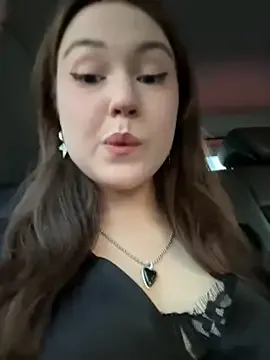 living_doll – webcam model profile photo Image 7