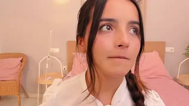 petites_perles – webcam model profile photo Image 2