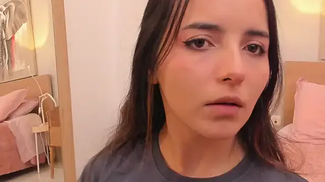 petites_perles – webcam model profile photo Image 3