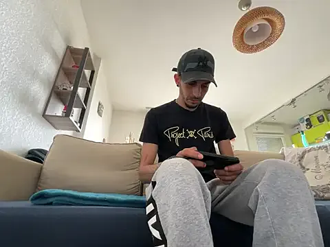 PabloArena – webcam model profile photo Image 3