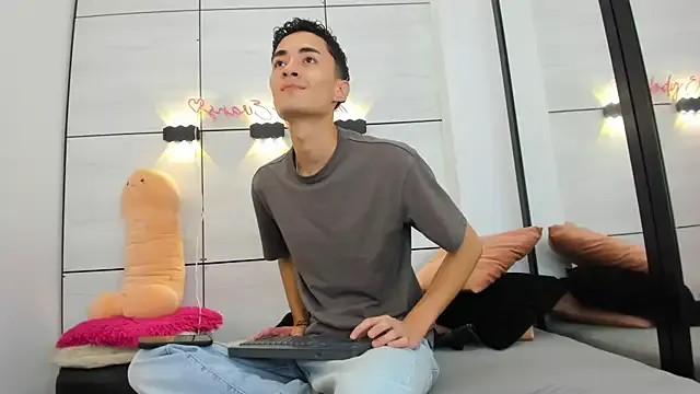 KK-cuteboy – webcam model profile photo Image 10
