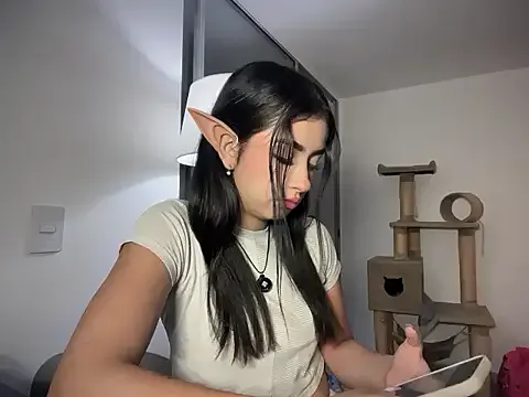 Janhvi- – webcam model profile photo Image 7