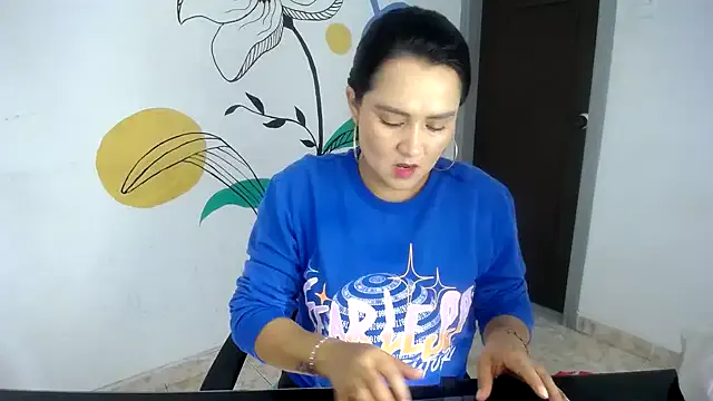 stargroup – webcam model profile photo Image 4