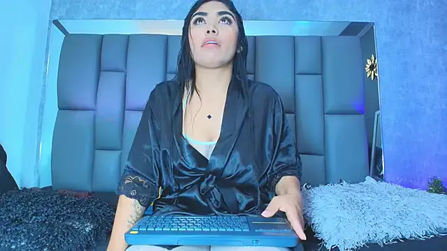 fionawhynot – webcam model profile photo Image 2