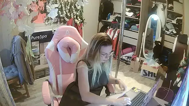 petites_perles – webcam model profile photo Image 12