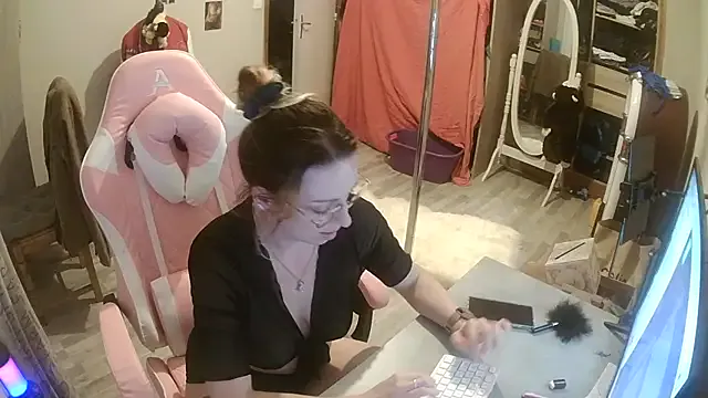 petites_perles – webcam model profile photo Image 9