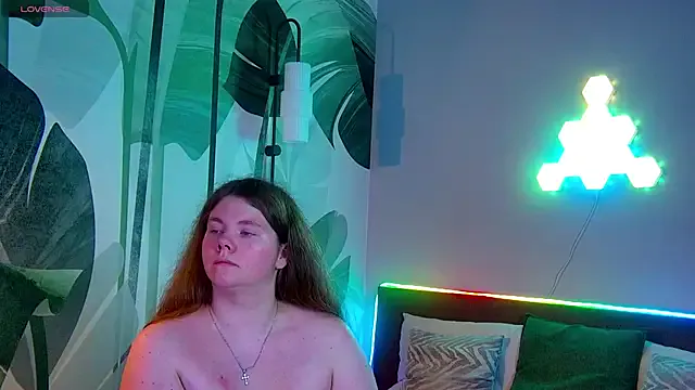 roouse – webcam model profile photo Image 5