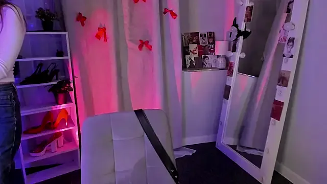 lynnalltop – webcam model profile photo Image 13