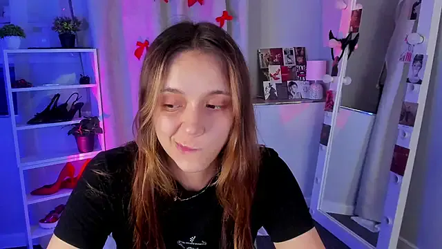 lynnalltop – webcam model profile photo Image 14