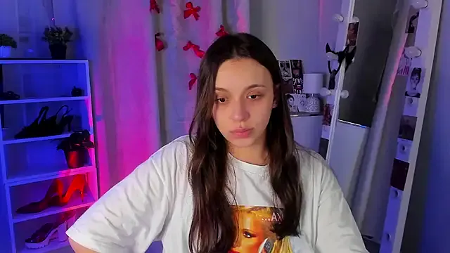 lynnalltop – webcam model profile photo Image 17