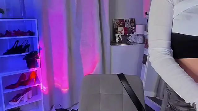 lynnalltop – webcam model profile photo Image 18