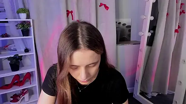 lynnalltop – webcam model profile photo Image 4