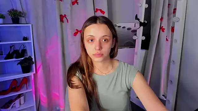 lynnalltop – webcam model profile photo Image 8