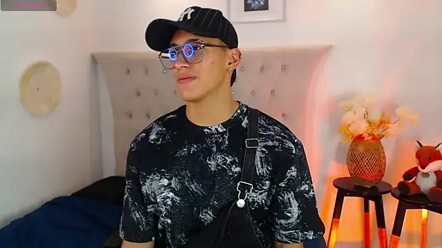 hornyshow_tv – webcam model profile photo Image 2