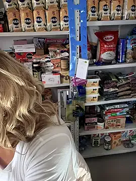 evapilled – webcam model profile photo Image 7