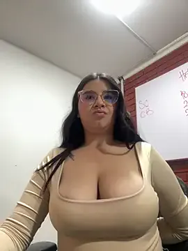 santythousand – webcam model profile photo Image 16