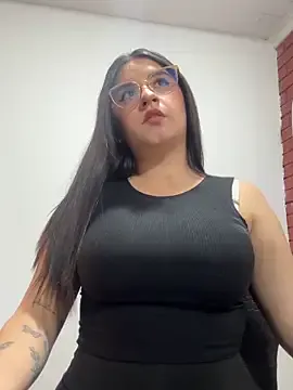 santythousand – webcam model profile photo Image 18