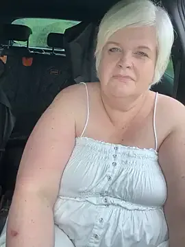 LoraDevine – webcam model profile photo Image 2