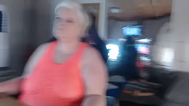 LoraDevine – webcam model profile photo Image 4