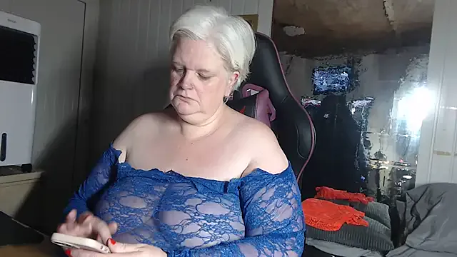 LoraDevine – webcam model profile photo Image 6