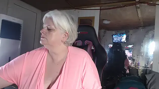 LoraDevine – webcam model profile photo Image 7