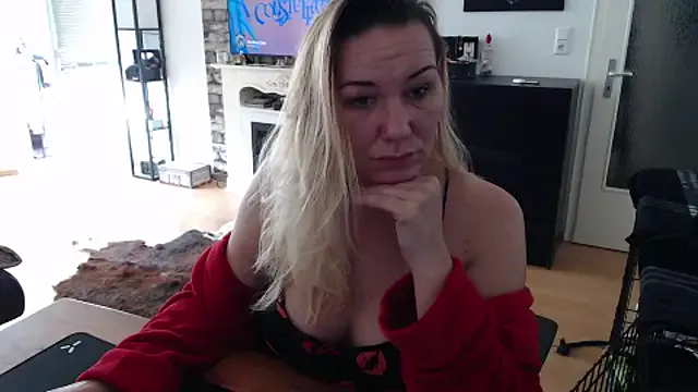 WitchAnnie – webcam model profile photo Image 9