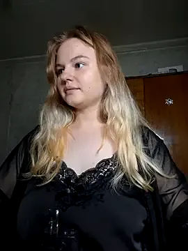 roouse – webcam model profile photo Image 13