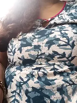 sweetshy_ – webcam model profile photo Image 10