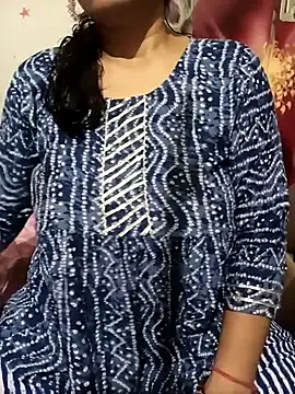 sweetshy_ – webcam model profile photo Image 6