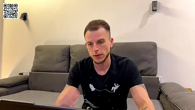 ZekeFrost – webcam model profile photo Image 2
