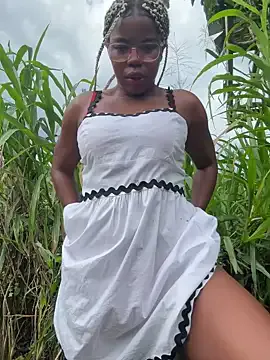 seraphine23 – webcam model profile photo Image 4