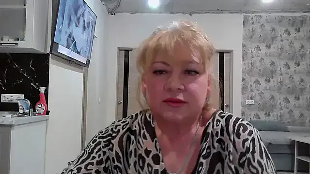 LittleShyy – webcam model profile photo Image 5